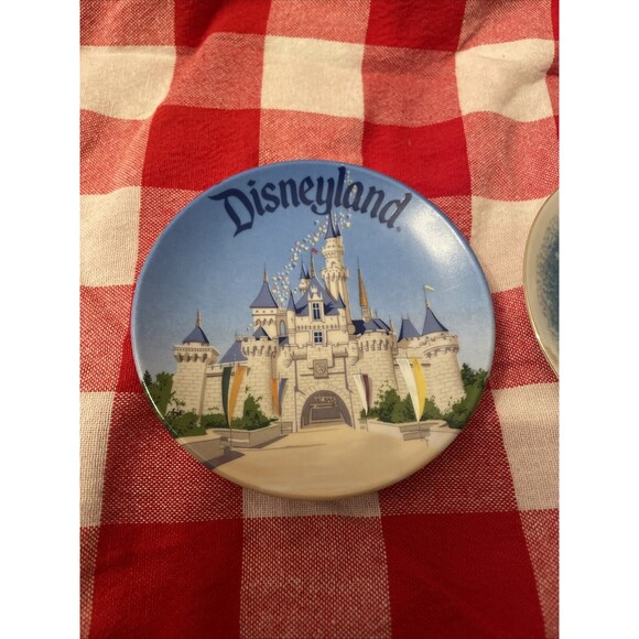Disney "Disneyland" 6¼" Decorative Commemorative Plate - Japan - Picture 1 of 4